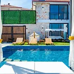5 Bedroom Luxury With Private Pool Hot Tub Kaş