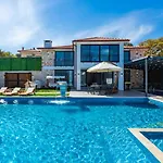 5 Bedroom Luxury With Private Pool Hot Tub Villa
