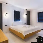 Villa 5 Bedroom Luxury With Private Pool Hot Tub *