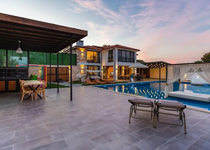 5 Bedroom Luxury With Private Pool Hot Tub Willa