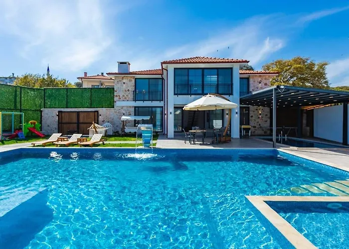 5 Bedroom Luxury With Private Pool Hot Tub Willa