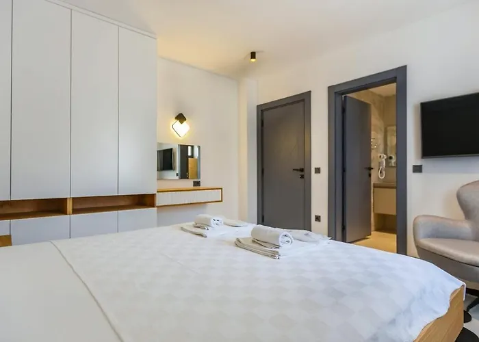 5 Bedroom Luxury With Private Pool Hot Tub Willa