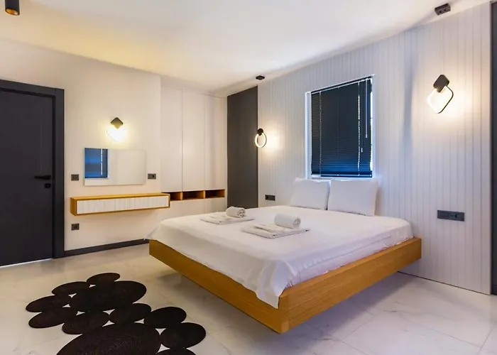 5 Bedroom Luxury With Private Pool Hot Tub Willa