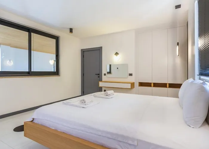 5 Bedroom Luxury With Private Pool Hot Tub