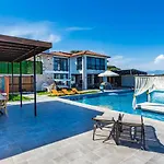 5 Bedroom Luxury With Private Pool Hot Tub