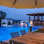 Villa 5 Bedroom Luxury With Private Pool Hot Tub *