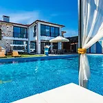 Villa 5 Bedroom Luxury With Private Pool Hot Tub