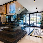 Villa 5 Bedroom Luxury With Private Pool Hot Tub *
