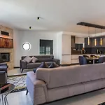 Villa 5 Bedroom Luxury With Private Pool Hot Tub