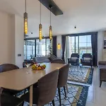 5 Bedroom Luxury With Private Pool Hot Tub *