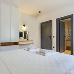 5 Bedroom Luxury With Private Pool Hot Tub Villa
