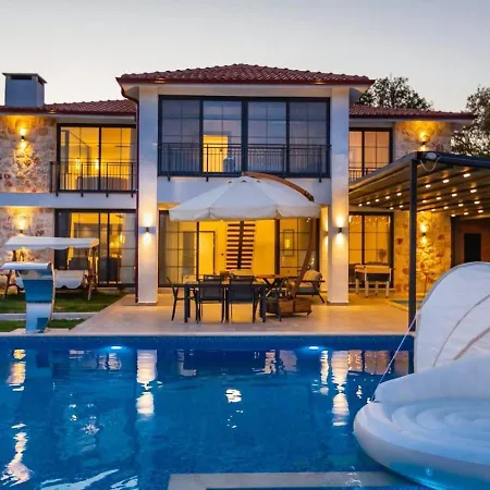 5 Bedroom Luxury With Private Pool Hot Tub Villa *
