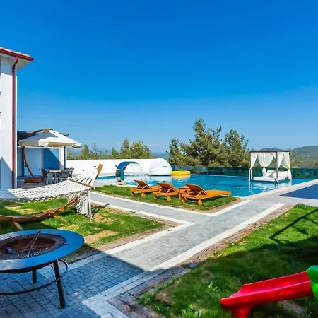 5 Bedroom Luxury With Private Pool Hot Tub Villa *