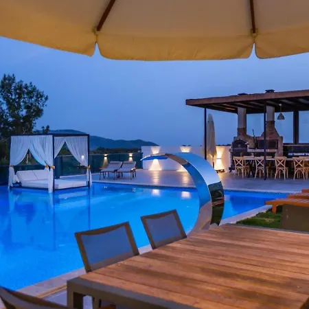 Villa 5 Bedroom Luxury With Private Pool Hot Tub *