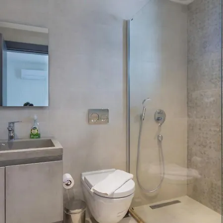5 Bedroom Luxury With Private Pool Hot Tub *