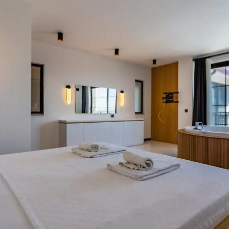 5 Bedroom Luxury With Private Pool Hot Tub Villa