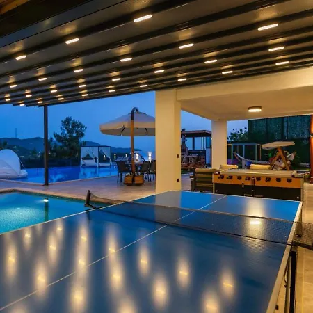 Villa 5 Bedroom Luxury With Private Pool Hot Tub *