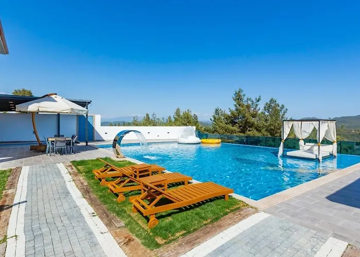 Villa 5 Bedroom Luxury With Private Pool Hot Tub *