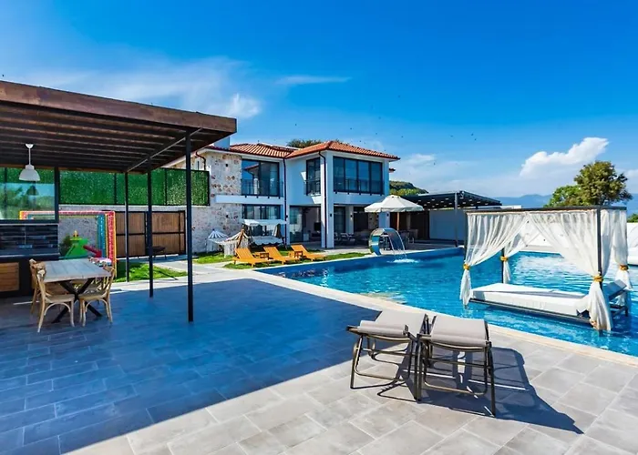 5 Bedroom Luxury With Private Pool Hot Tub