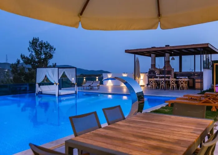 Villa 5 Bedroom Luxury With Private Pool Hot Tub *