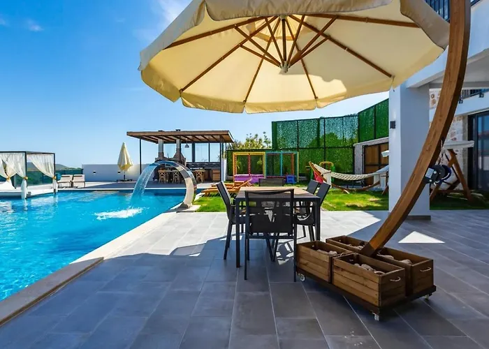 5 Bedroom Luxury With Private Pool Hot Tub *