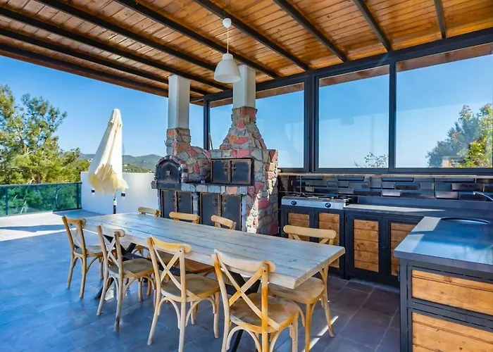 5 Bedroom Luxury With Private Pool Hot Tub Villa