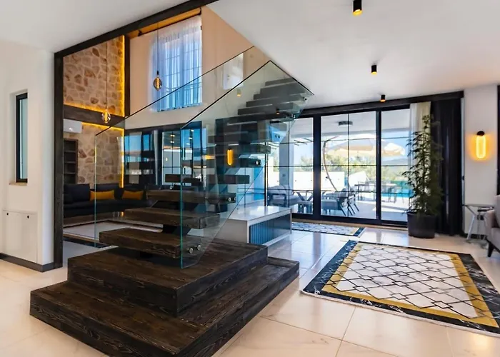 Villa 5 Bedroom Luxury With Private Pool Hot Tub *