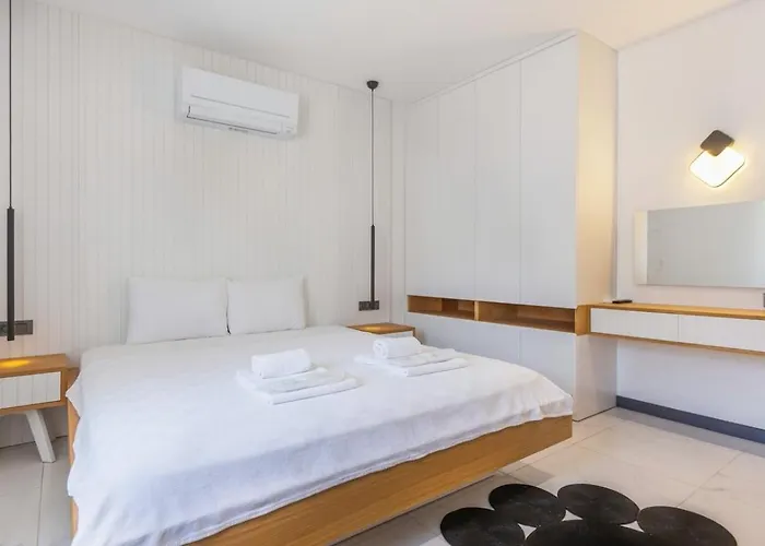 5 Bedroom Luxury With Private Pool Hot Tub Villa