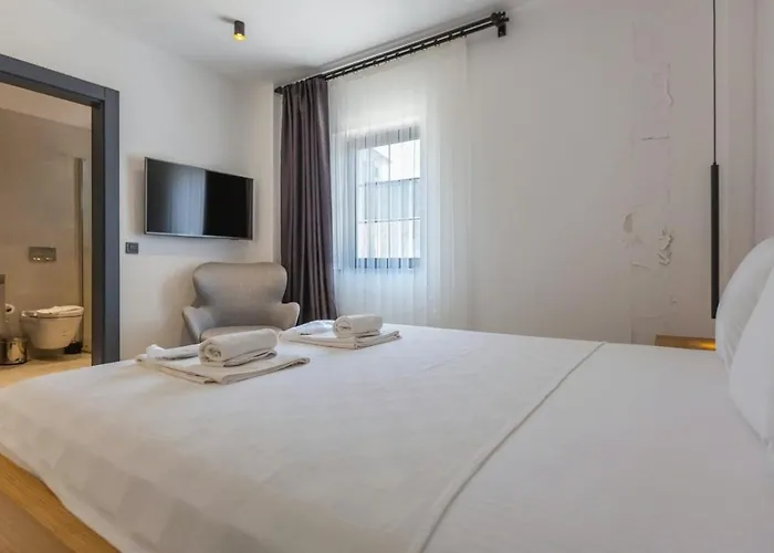 5 Bedroom Luxury With Private Pool Hot Tub