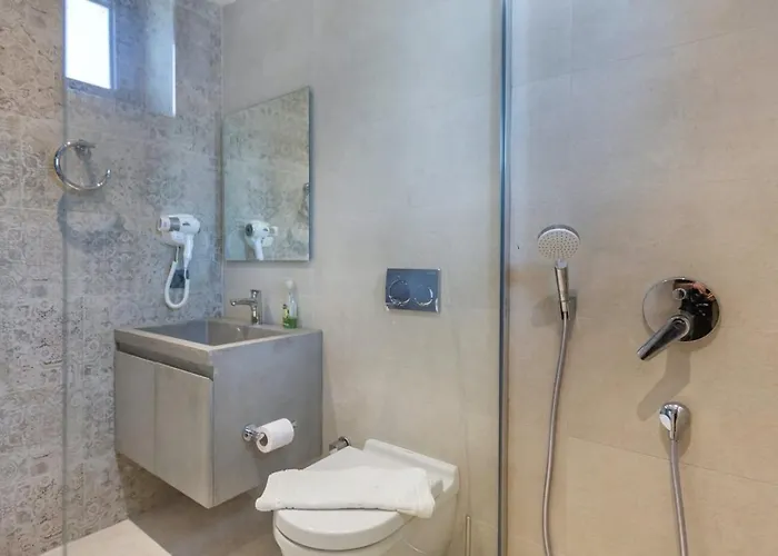 5 Bedroom Luxury With Private Pool Hot Tub