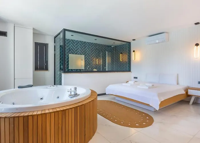 5 Bedroom Luxury With Private Pool Hot Tub Villa