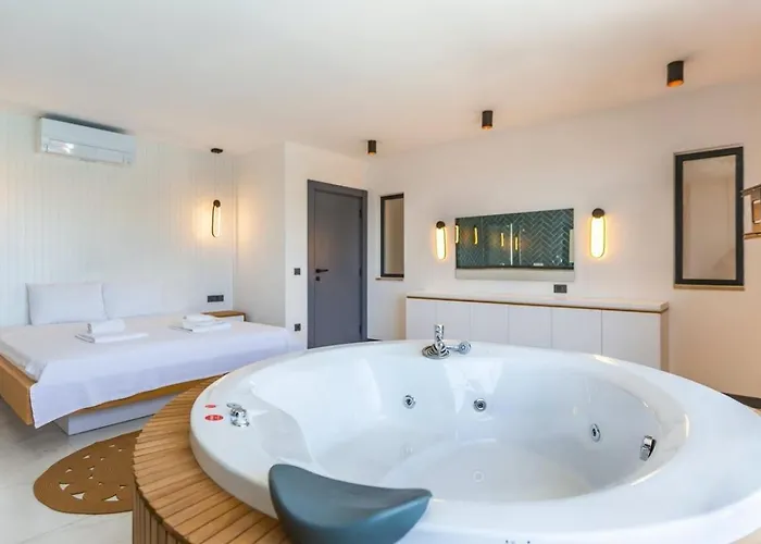 5 Bedroom Luxury With Private Pool Hot Tub Kaş