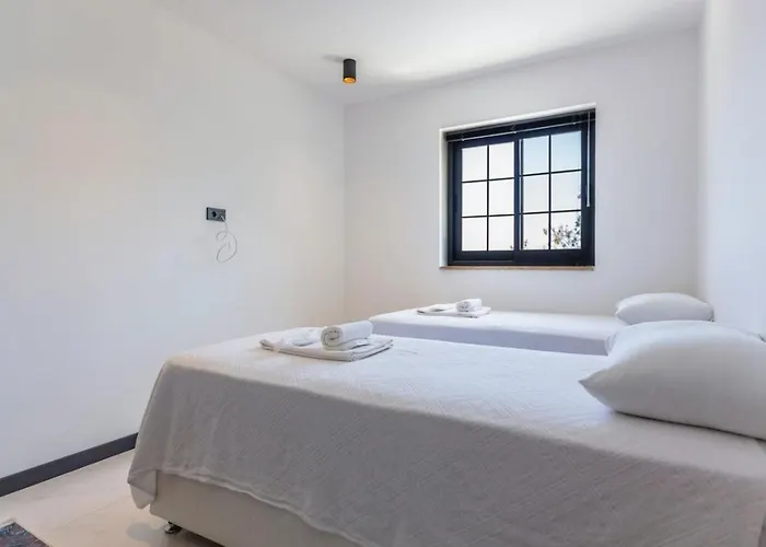 5 Bedroom Luxury With Private Pool Hot Tub Villa