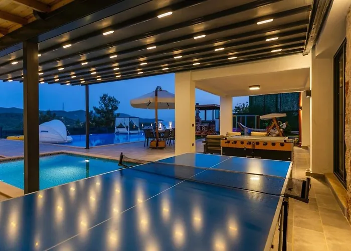 Villa 5 Bedroom Luxury With Private Pool Hot Tub *